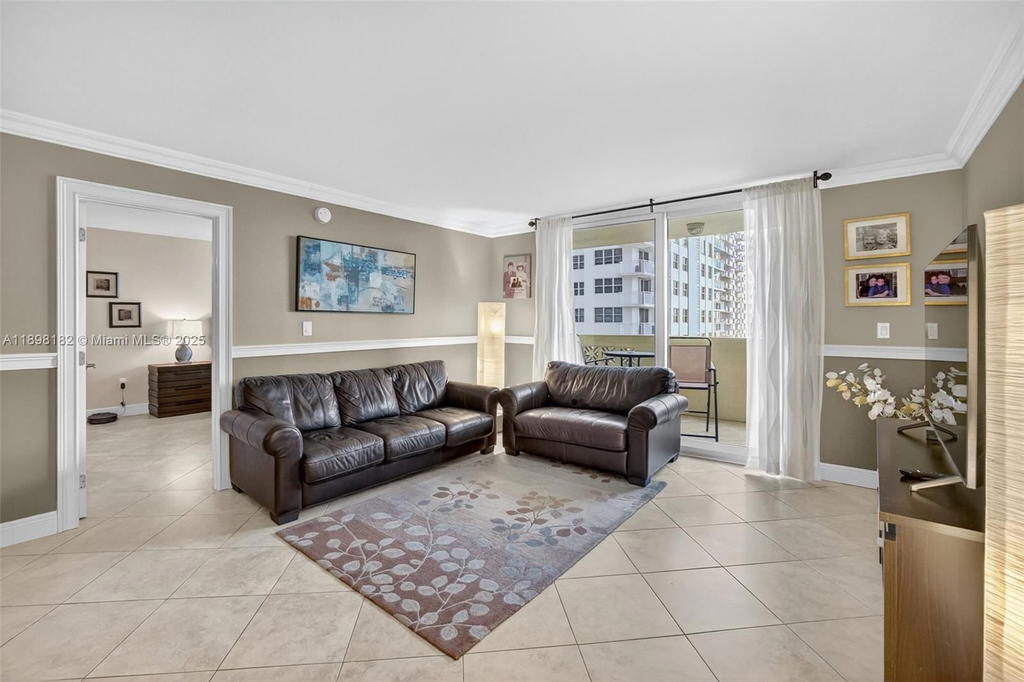 Real estate property located at 1833 Ocean Dr #1004, Broward, Plaza Towers North Condo, Hallandale Beach, FL
