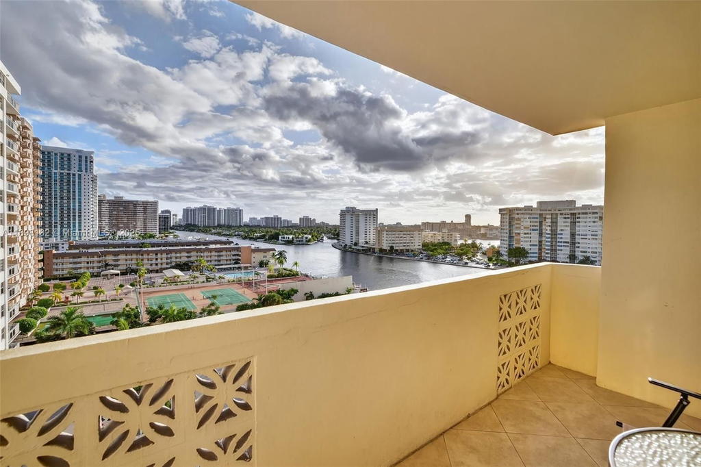 Real estate property located at 1833 Ocean Dr #1004, Broward, Plaza Towers North Condo, Hallandale Beach, FL