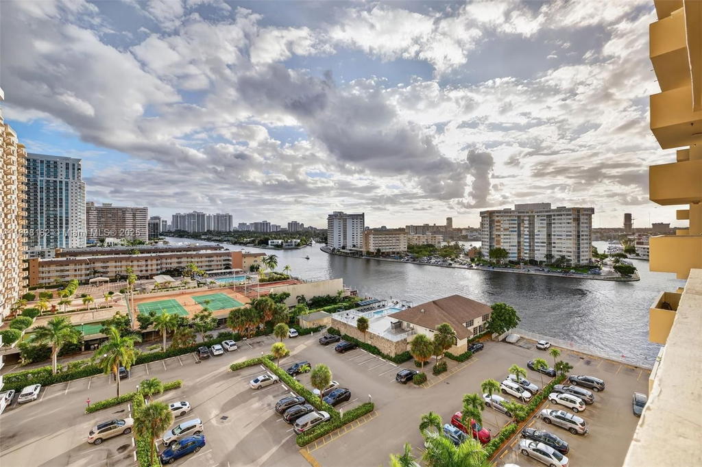 Real estate property located at 1833 Ocean Dr #1004, Broward, Plaza Towers North Condo, Hallandale Beach, FL