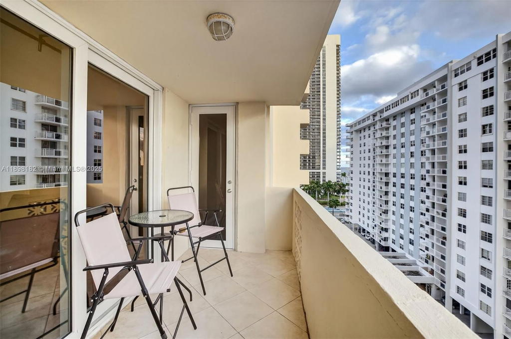 Real estate property located at 1833 Ocean Dr #1004, Broward, Plaza Towers North Condo, Hallandale Beach, FL