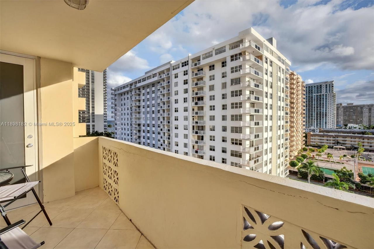 Real estate property located at 1833 Ocean Dr #1004, Broward, Plaza Towers North Condo, Hallandale Beach, FL