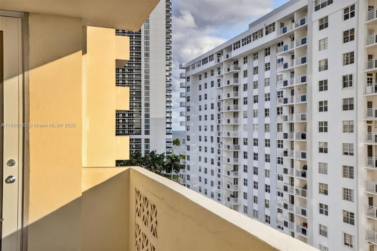 Real estate property located at 1833 Ocean Dr #1004, Broward, Plaza Towers North Condo, Hallandale Beach, FL