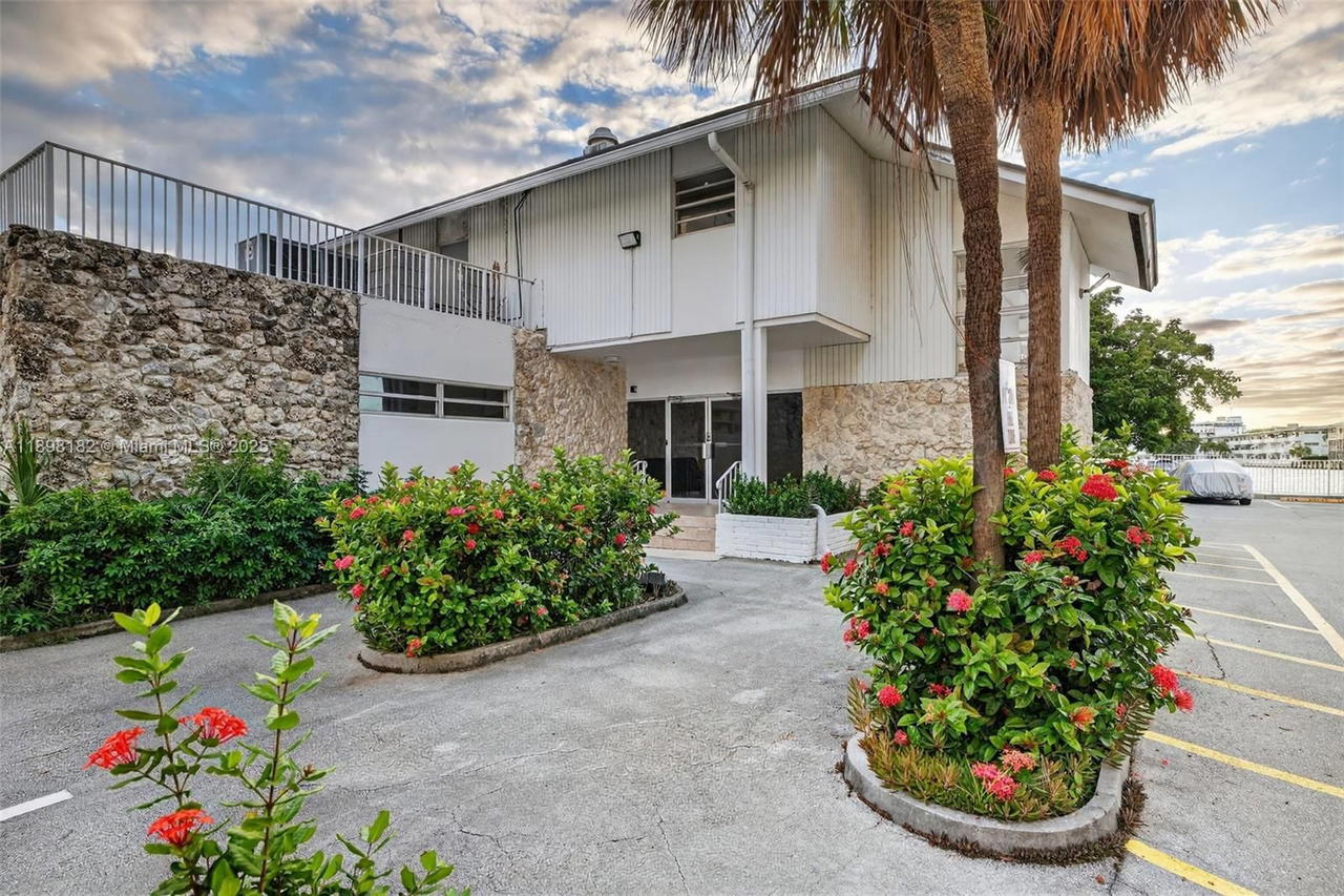 Real estate property located at 1833 Ocean Dr #1004, Broward, Plaza Towers North Condo, Hallandale Beach, FL