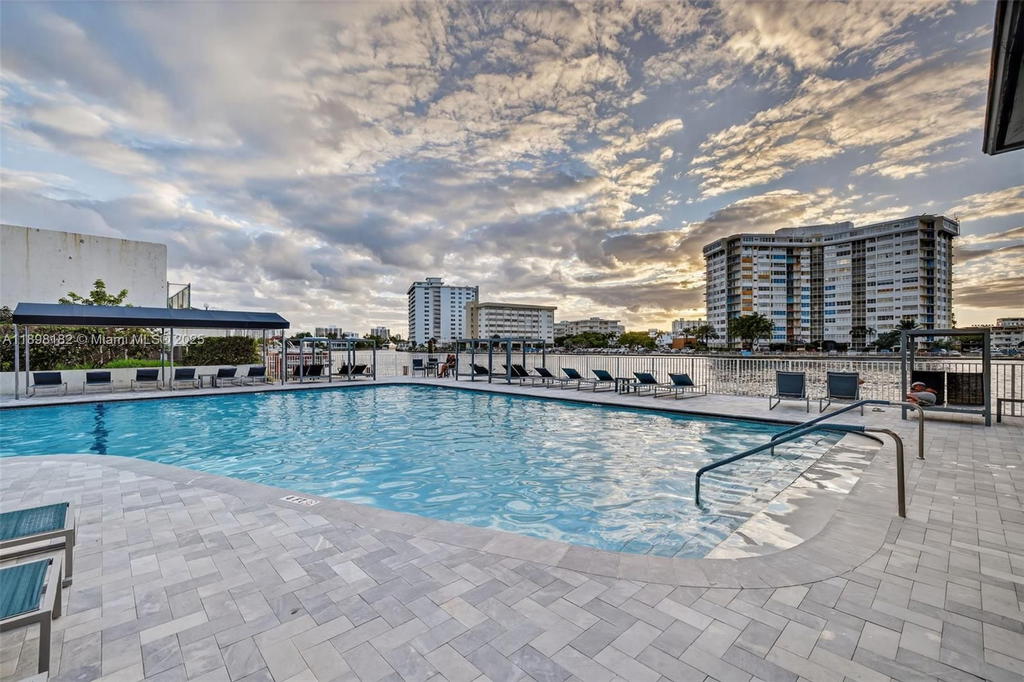 Real estate property located at 1833 Ocean Dr #1004, Broward, Plaza Towers North Condo, Hallandale Beach, FL