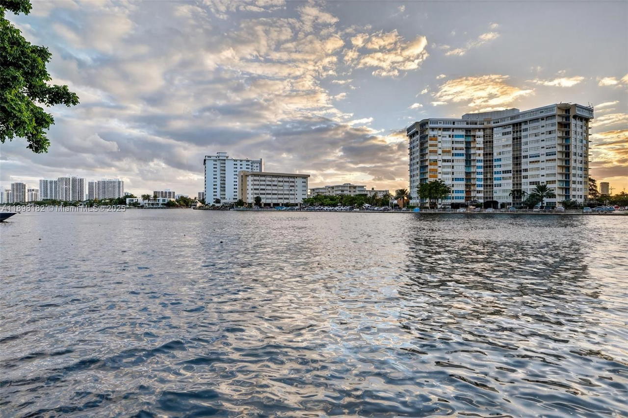 Real estate property located at 1833 Ocean Dr #1004, Broward, Plaza Towers North Condo, Hallandale Beach, FL