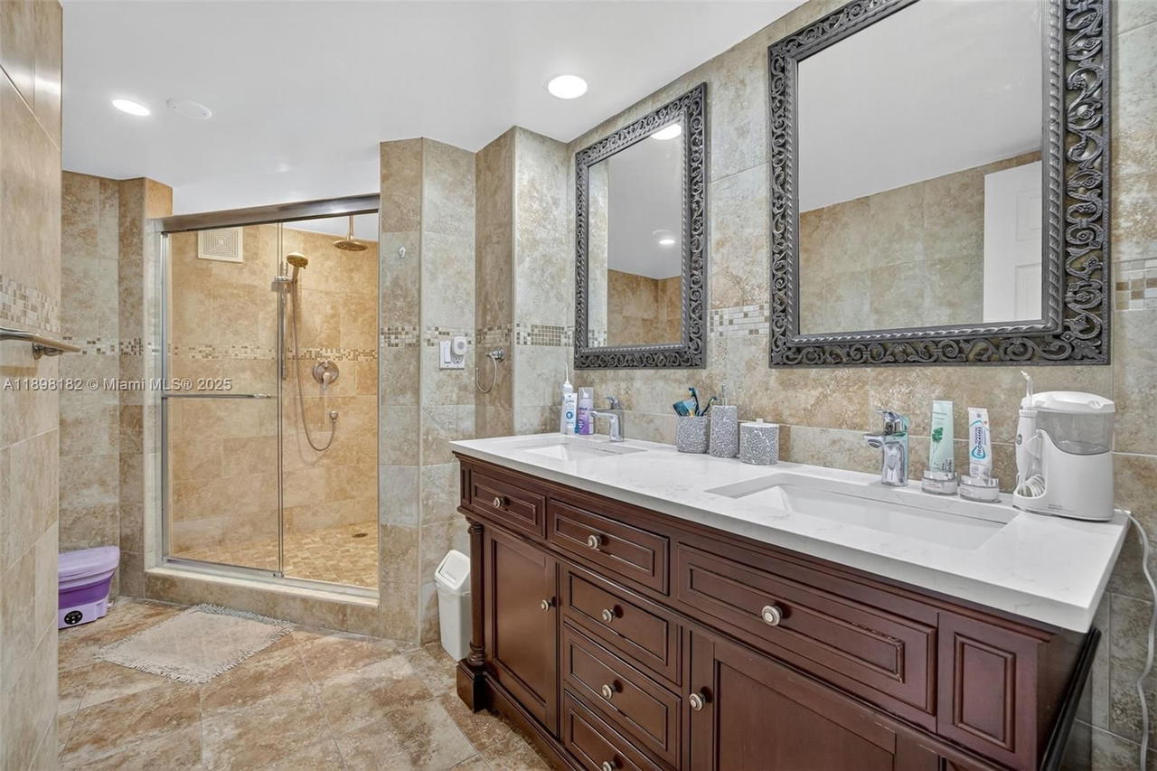Real estate property located at 1833 Ocean Dr #1004, Broward, Plaza Towers North Condo, Hallandale Beach, FL