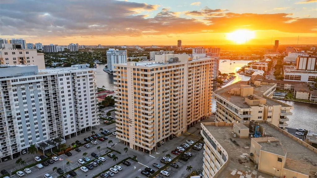 Real estate property located at 1833 Ocean Dr #1004, Broward, Plaza Towers North Condo, Hallandale Beach, FL