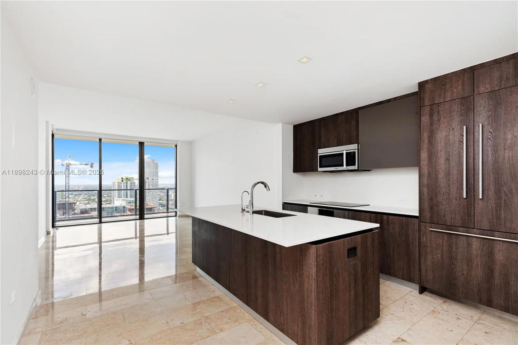 Real estate property located at 68 6th St #3906, Miami-dade, Reach Condo, Miami, FL