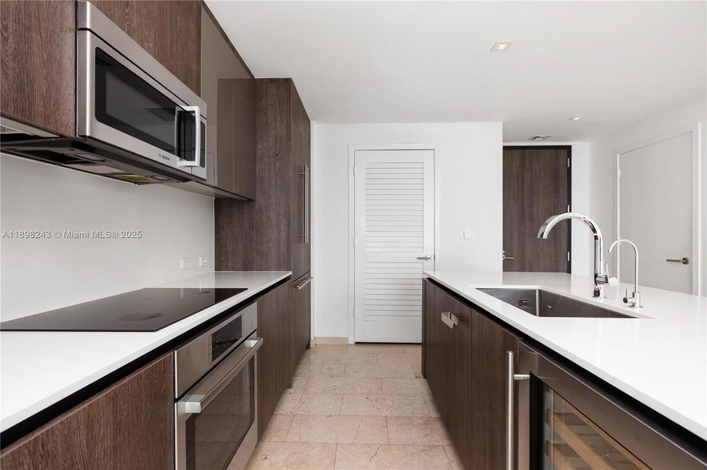Real estate property located at 68 6th St #3906, Miami-dade, Reach Condo, Miami, FL