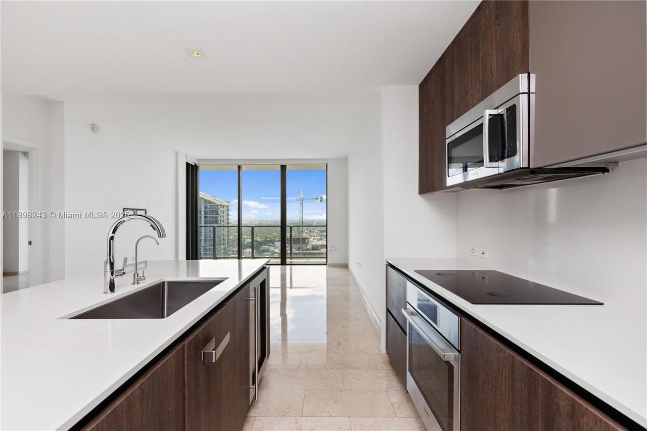 Real estate property located at 68 6th St #3906, Miami-dade, Reach Condo, Miami, FL