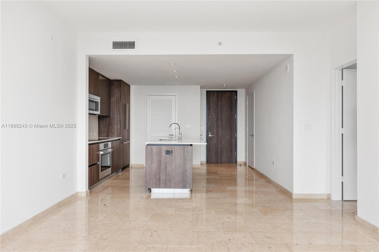 Real estate property located at 68 6th St #3906, Miami-dade, Reach Condo, Miami, FL
