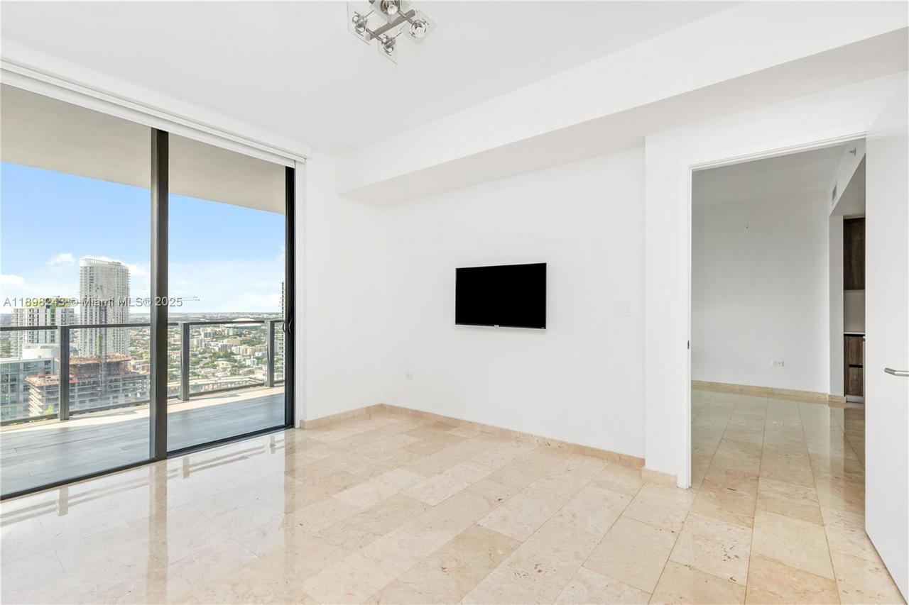 Real estate property located at 68 6th St #3906, Miami-dade, Reach Condo, Miami, FL