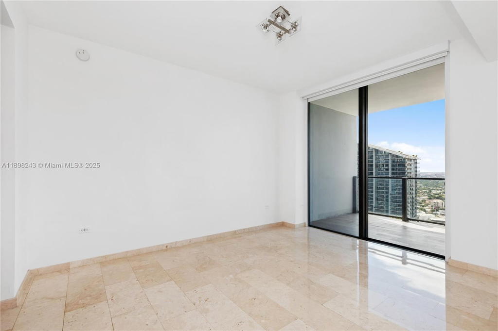 Real estate property located at 68 6th St #3906, Miami-dade, Reach Condo, Miami, FL