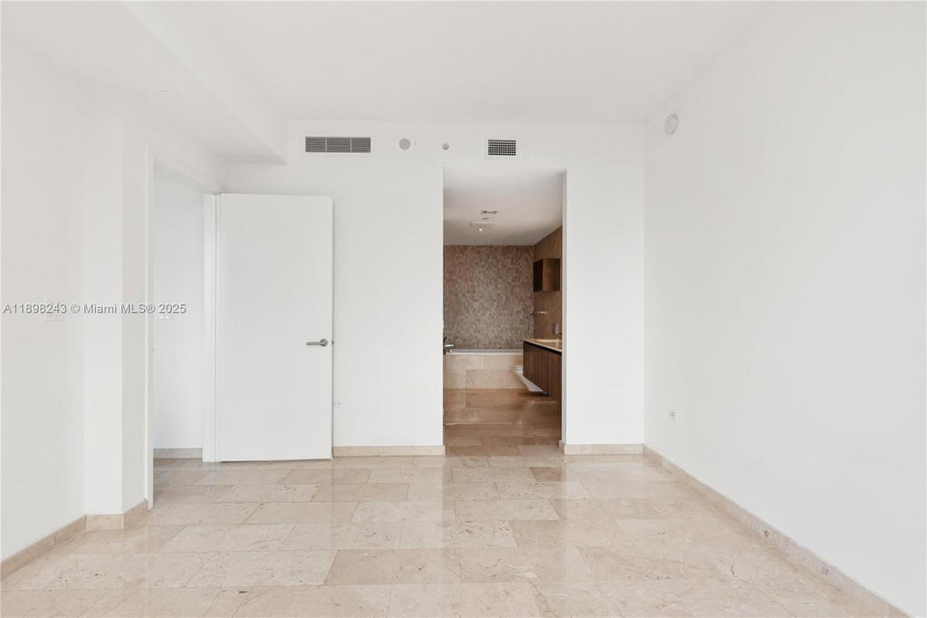 Real estate property located at 68 6th St #3906, Miami-dade, Reach Condo, Miami, FL