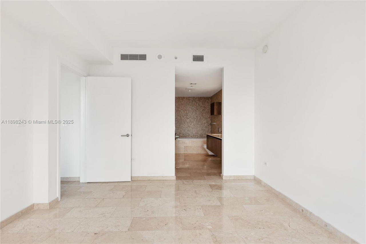 Real estate property located at 68 6th St #3906, Miami-dade, Reach Condo, Miami, FL