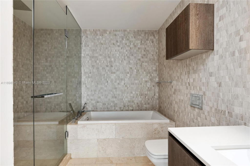 Real estate property located at 68 6th St #3906, Miami-dade, Reach Condo, Miami, FL