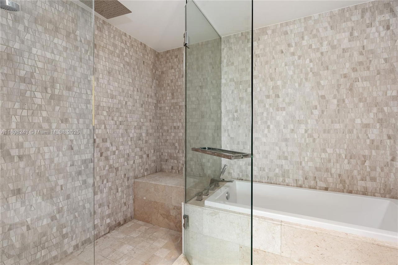 Real estate property located at 68 6th St #3906, Miami-dade, Reach Condo, Miami, FL