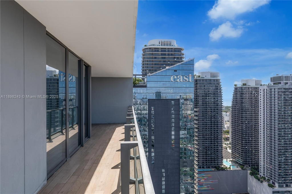 Real estate property located at 68 6th St #3906, Miami-dade, Reach Condo, Miami, FL
