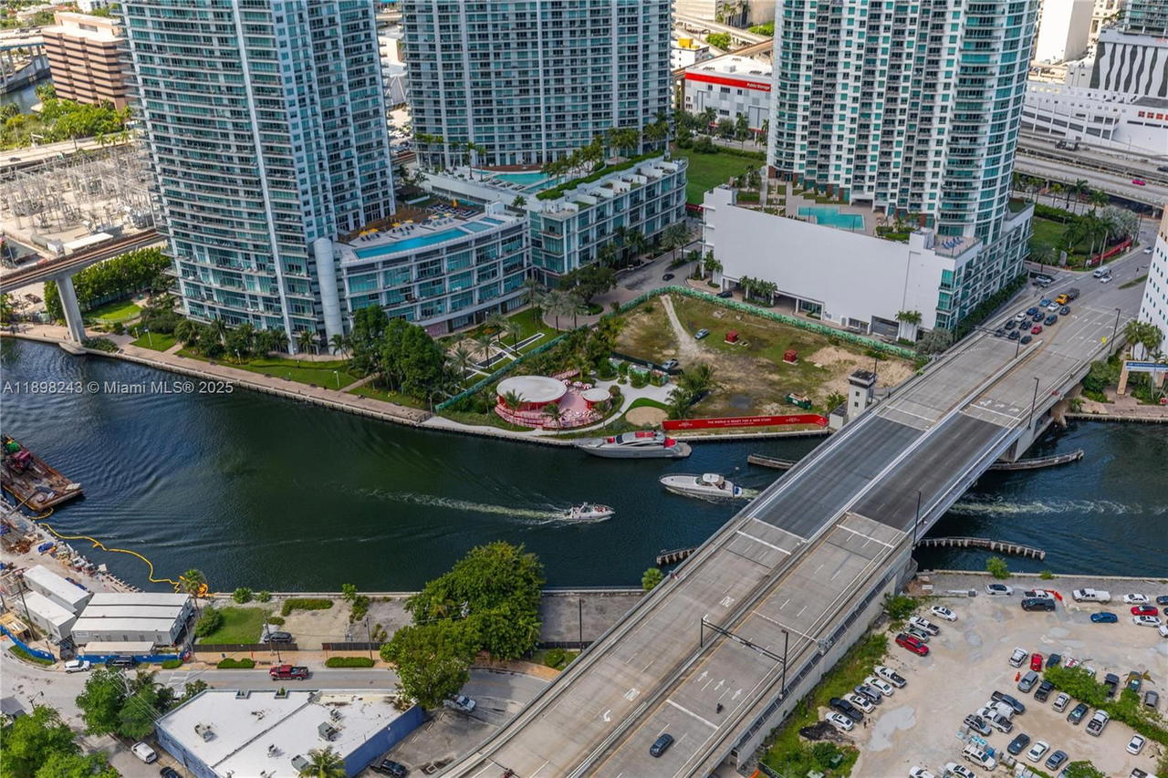 Real estate property located at 68 6th St #3906, Miami-dade, Reach Condo, Miami, FL