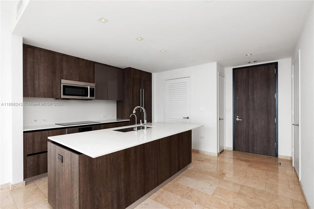 Real estate property located at 68 6th St #3906, Miami-dade, Reach Condo, Miami, FL