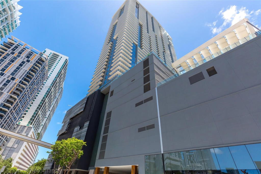 Real estate property located at 68 6th St #3906, Miami-dade, Reach Condo, Miami, FL