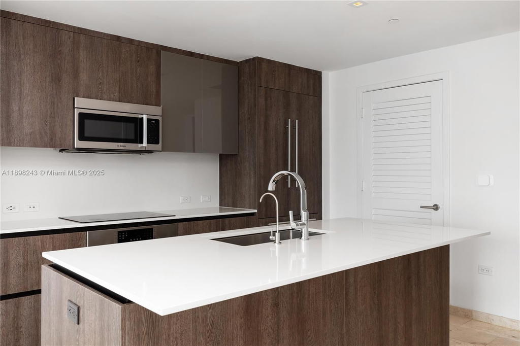 Real estate property located at 68 6th St #3906, Miami-dade, Reach Condo, Miami, FL