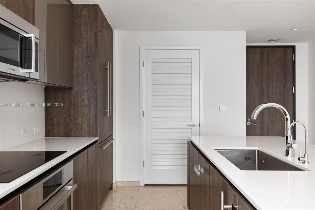 Real estate property located at 68 6th St #3906, Miami-dade, Reach Condo, Miami, FL