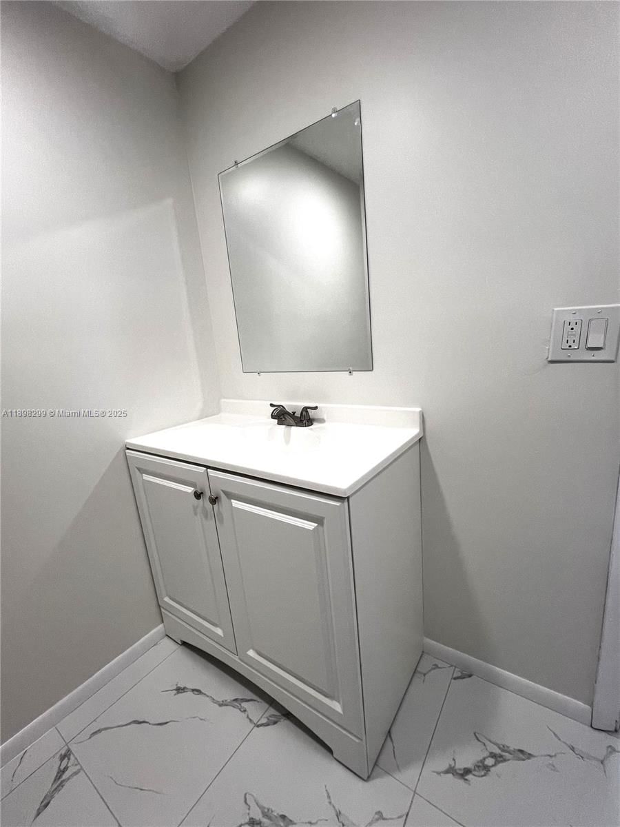 Real estate property located at 10090 80th Ct #1155, Miami-dade, Samari Lake East Condo, Hialeah Gardens, FL