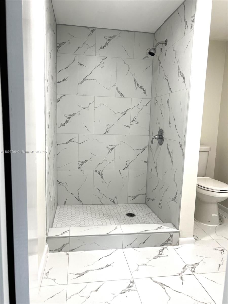 Real estate property located at 10090 80th Ct #1155, Miami-dade, Samari Lake East Condo, Hialeah Gardens, FL