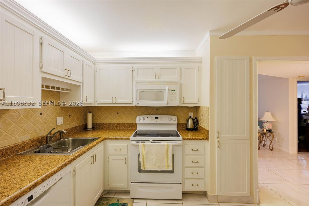 Real estate property located at 4750 22nd Ct #211, Broward, Castle Apartments 11 Cond, Lauderhill, FL