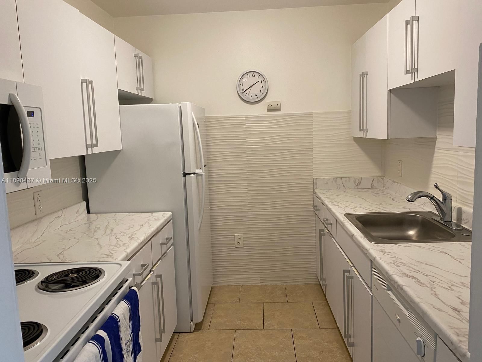 Real estate property located at 8267 128th St #215, Miami-dade, Sunrise Point Condo, Pinecrest, FL