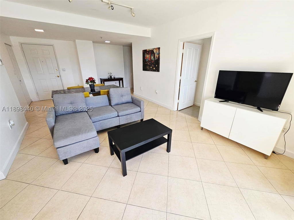 Real estate property located at 2280 32nd Ave #511, Miami-dade, Shamrock By The Gables, Miami, FL