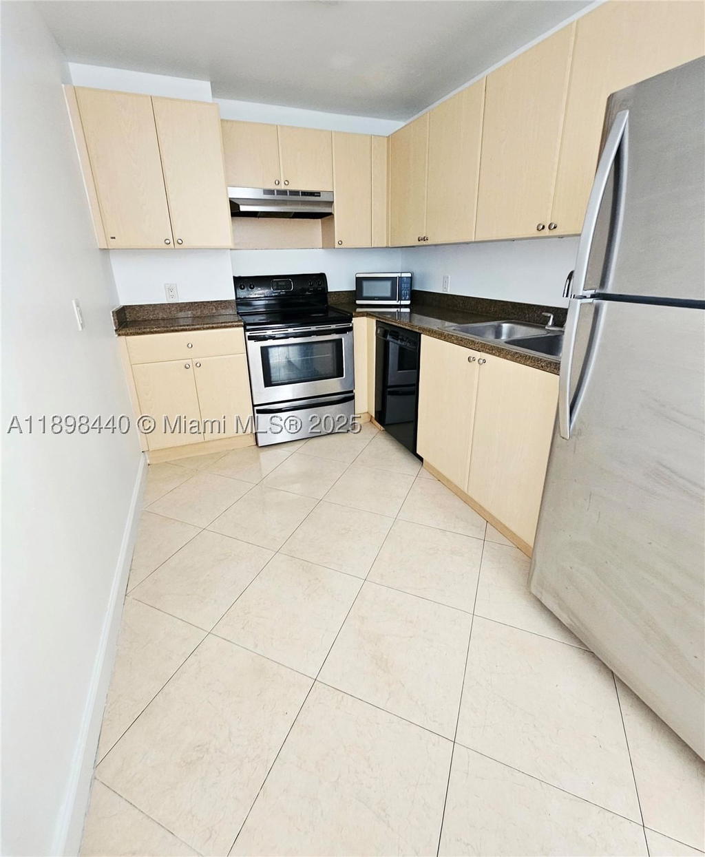 Real estate property located at 2280 32nd Ave #511, Miami-dade, Shamrock By The Gables, Miami, FL