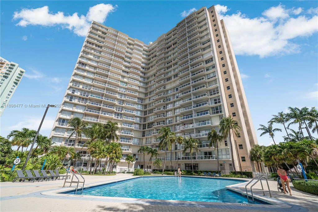 Real estate property located at 2451 Brickell Ave #6N, Miami-dade, Brickell Townhouse Condo, Miami, FL