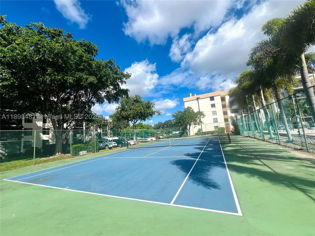 Real estate property located at 6190 Woodlands Blvd #517, Broward, Gate Three Condo, Tamarac, FL