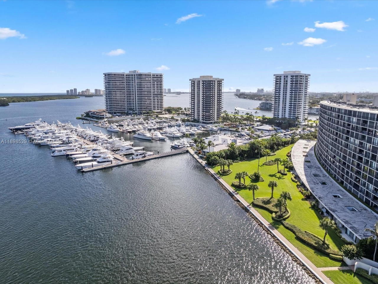 Real estate property located at 136 Lakeshore Dr PH-13, Palm Beach, Old Port Cove Condo Two, North Palm Beach, FL