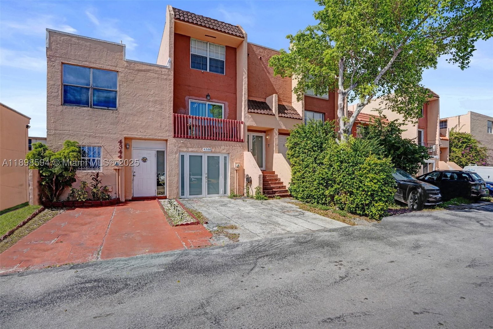 Real estate property located at 4350 11th Ct #62, Miami-dade, Mango Hill Condo No 2, Hialeah, FL