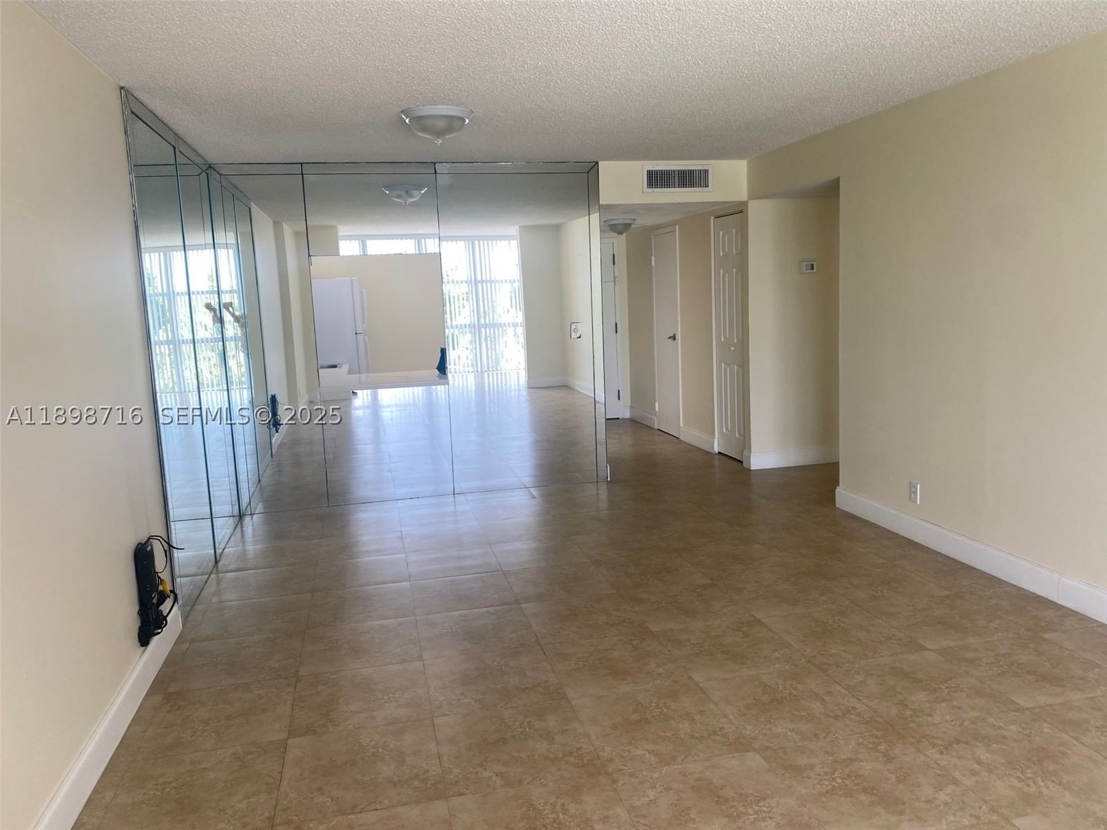 Real estate property located at 1000 Parkview Dr #427, Broward, Oceanview Park Condo, Hallandale Beach, FL