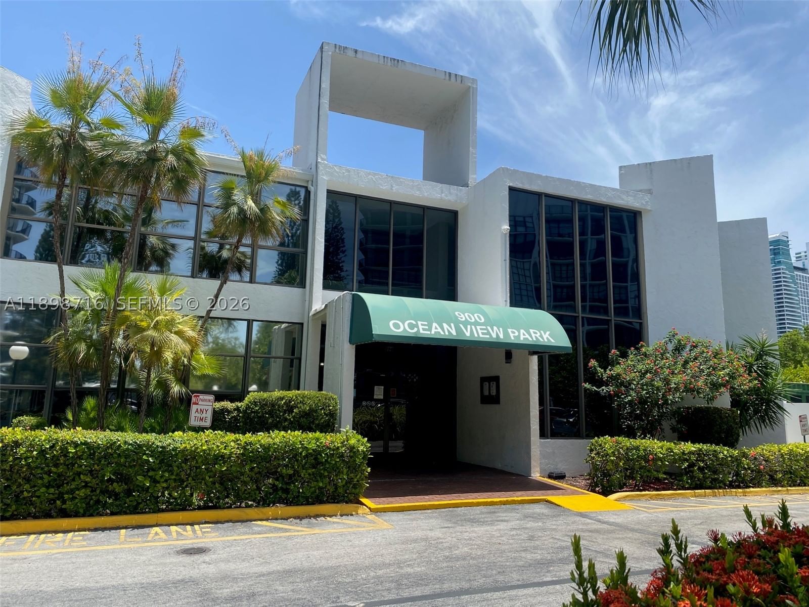 Real estate property located at 1000 Parkview Dr #427, Broward, Oceanview Park Condo, Hallandale Beach, FL