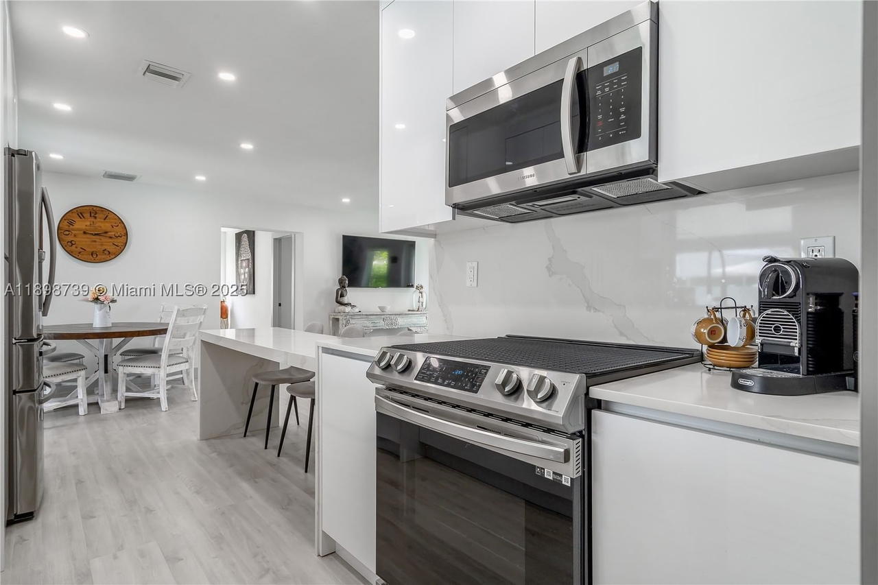 Real estate property located at 11350 57th St, Miami-dade, Westwood Lake 9th Addn, Miami, FL