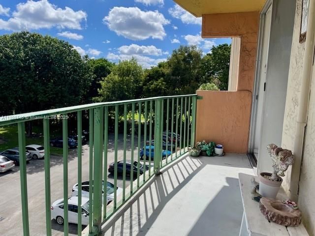 Real estate property located at 9350 Fontainebleau Blvd #408, Miami-dade, The Fountains At Fontaine, Miami, FL
