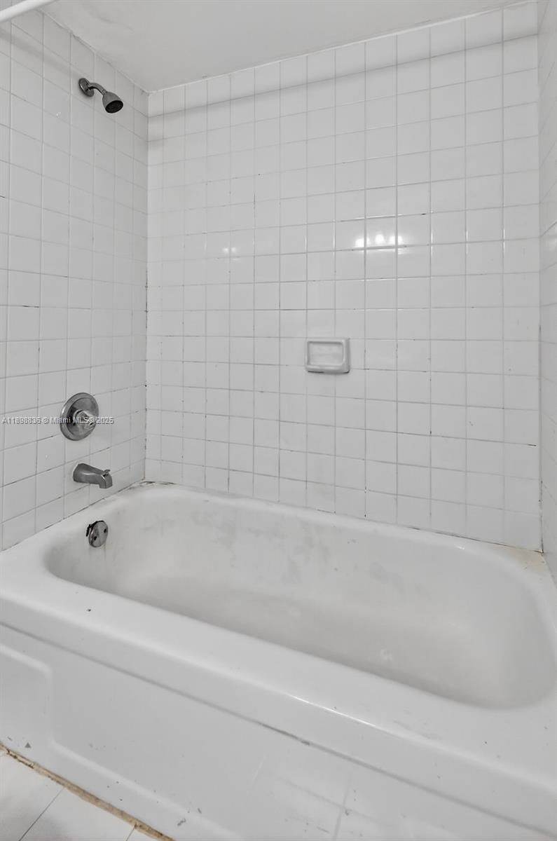 Real estate property located at 5900 127th Ave #3113, Miami-dade, Miller Gardens Condo, Miami, FL