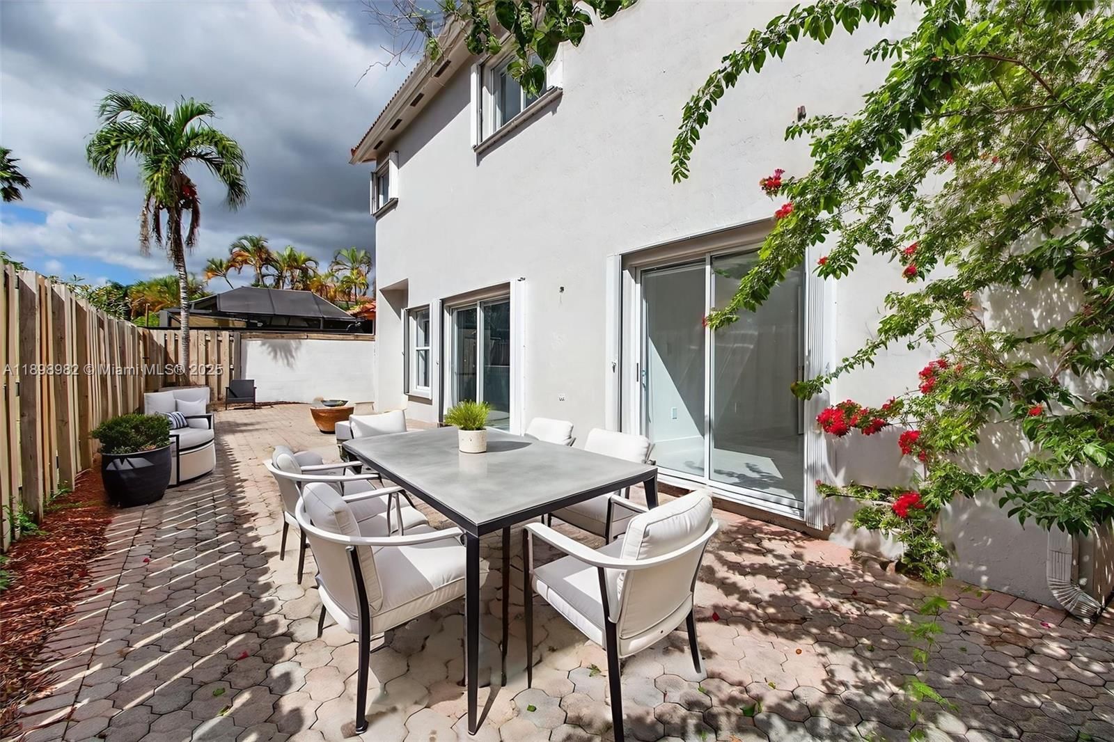 Real estate property located at 11244 58th Ter, Miami-dade, Doral Isles Cayman, Doral, FL