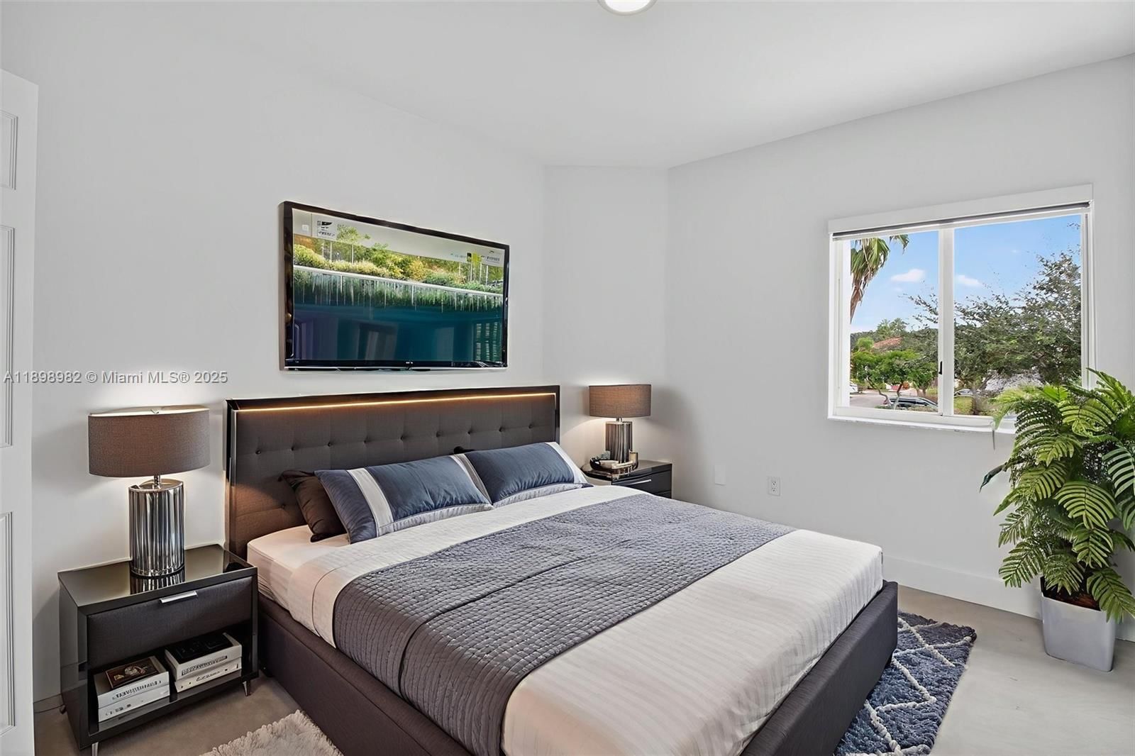 Real estate property located at 11244 58th Ter, Miami-dade, Doral Isles Cayman, Doral, FL