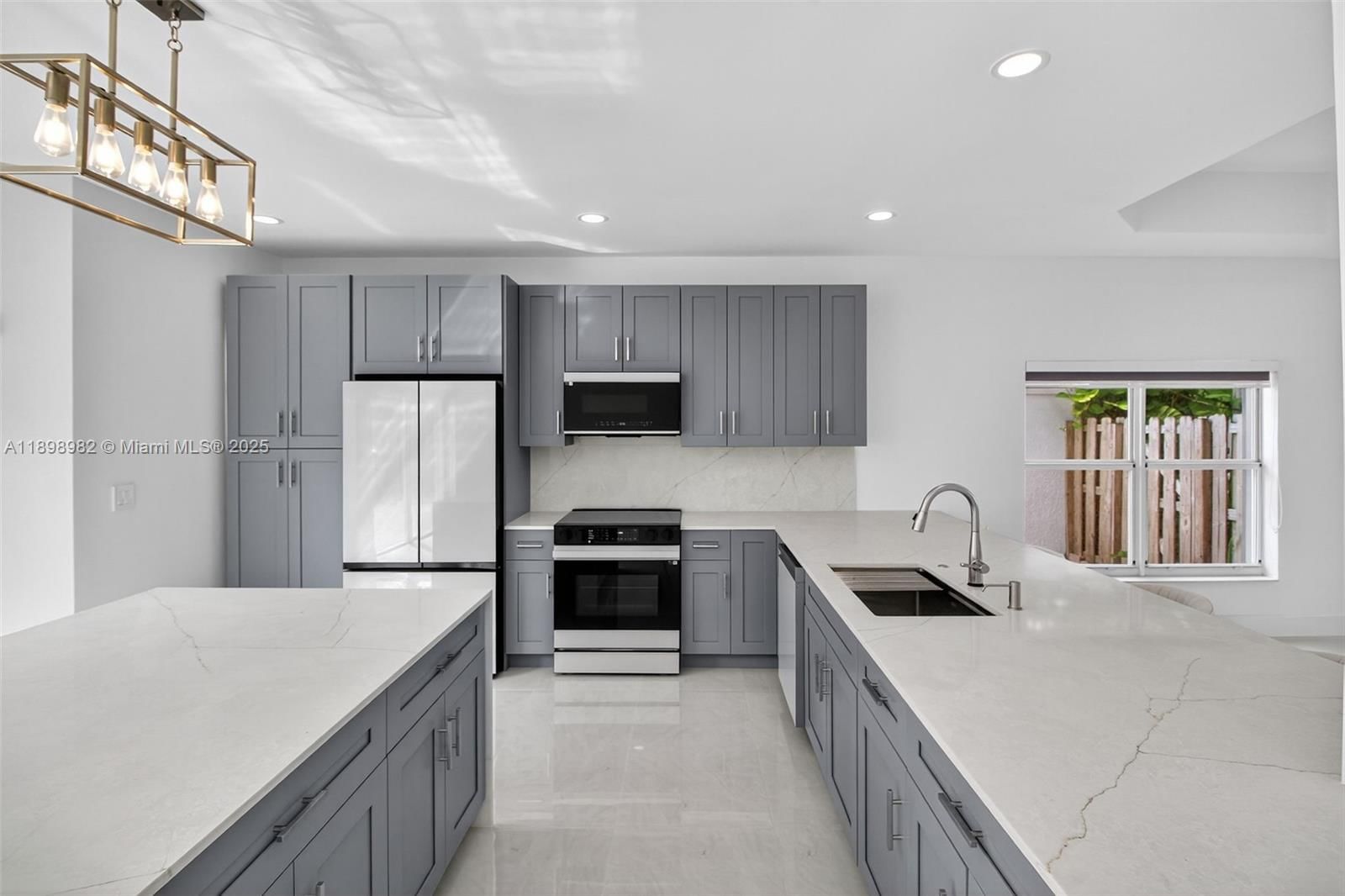 Real estate property located at 11244 58th Ter, Miami-dade, Doral Isles Cayman, Doral, FL