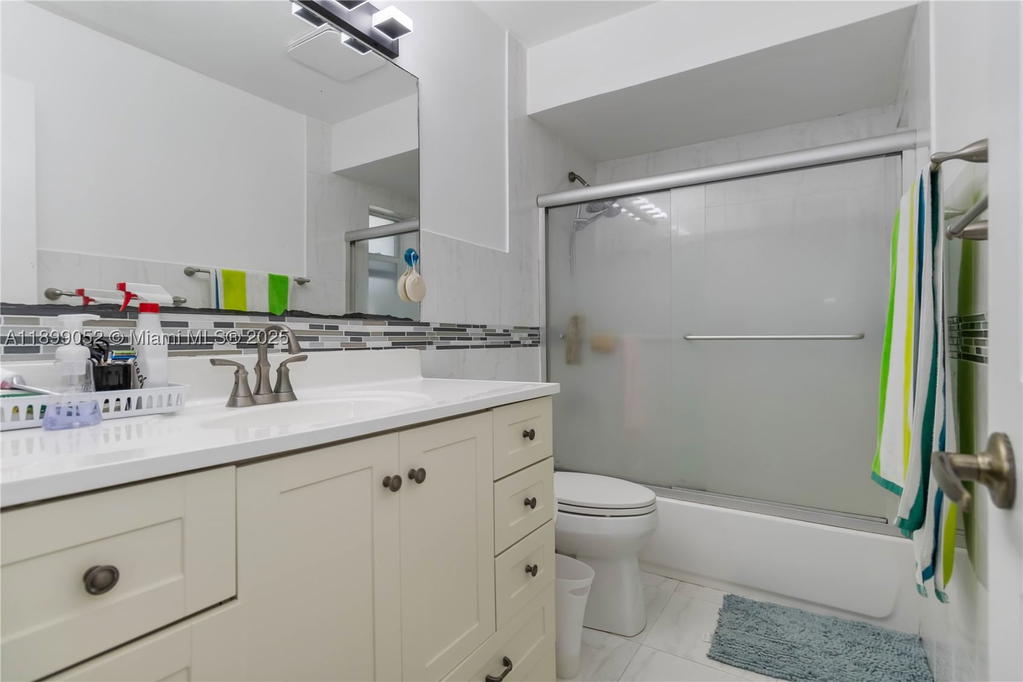 Real estate property located at 12410 106th Ter, Miami-dade, Devon Aire Estates Sec 2, Miami, FL