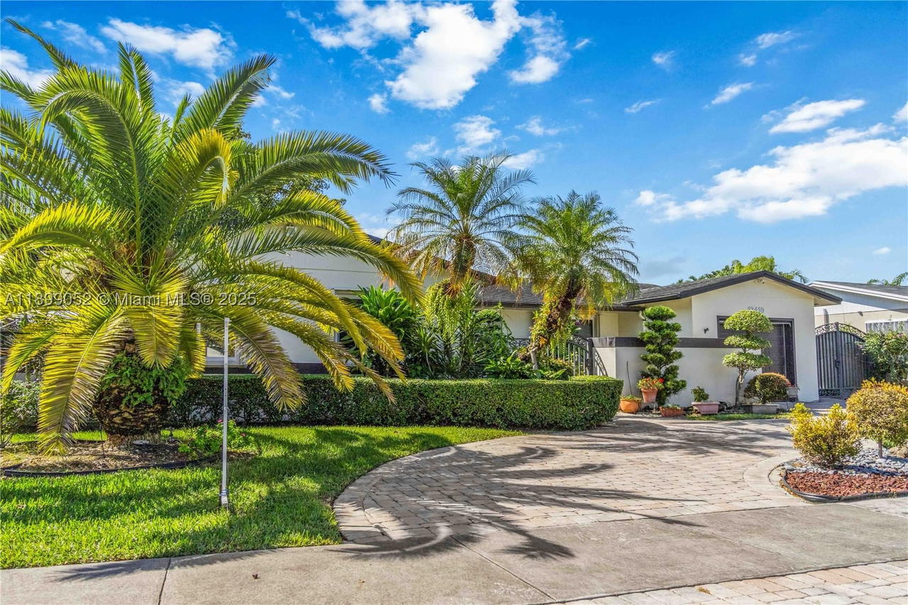 Real estate property located at 12410 106th Ter, Miami-dade, Devon Aire Estates Sec 2, Miami, FL
