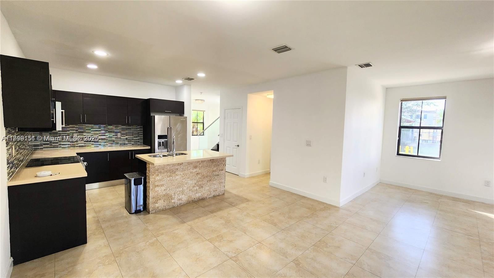 Real estate property located at 10375 70th Ln, Miami-dade, Vintage Estates, Doral, FL