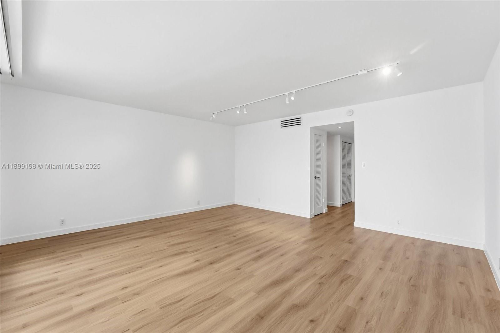 Real estate property located at 1000 West Ave #920, Miami-dade, Mirador 1000 Condo, Miami Beach, FL