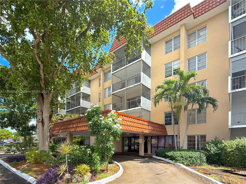 Real estate property located at 4160 Inverrary Dr #212, Broward, Manors Of Inverrary I-5, Lauderhill, FL
